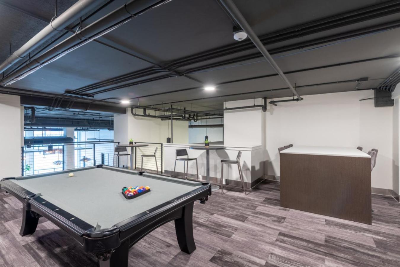 Modern Studio Apt With Skywalk To Fiserv, Rooftop, And Parking มิลวอกี ภายนอก รูปภาพ